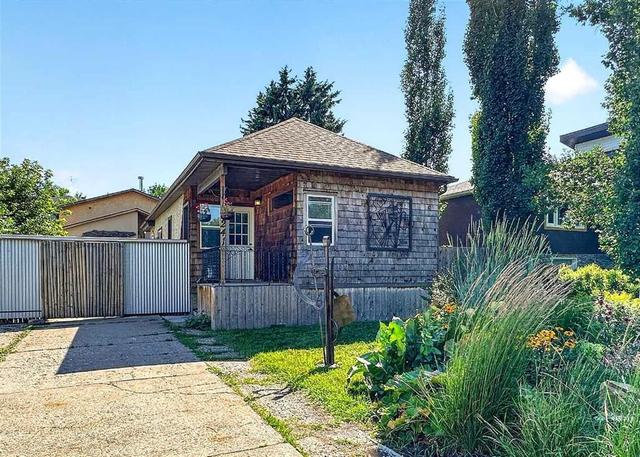241 25 Avenue NE Calgary, AB T2E 1Y2