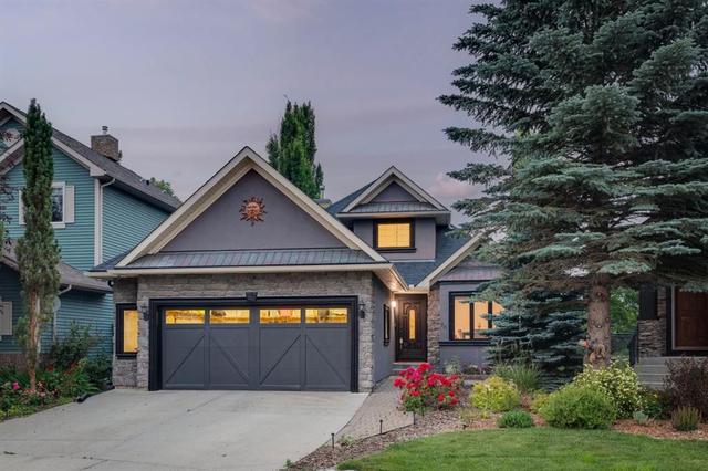 70 Discovery Ridge Court SW Calgary, AB T3H 4R3