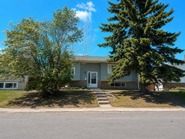 215 Penbrooke Way SE Calgary, AB T2A 3S7
