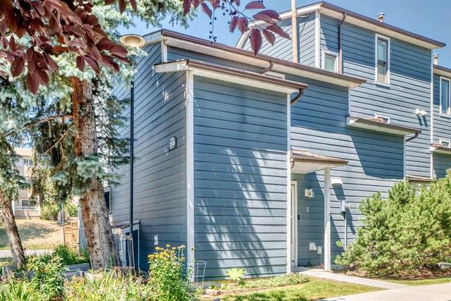 1-208 Grier Terrace NE Calgary, AB T2K 5Y7