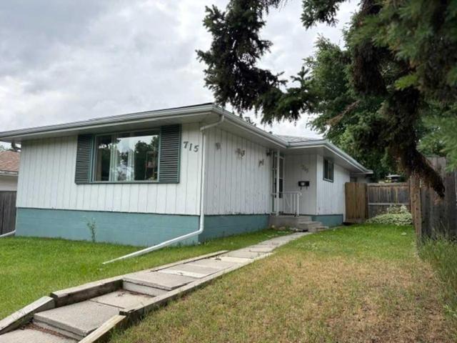 715 64 Avenue NW Calgary, AB T2K 0M3