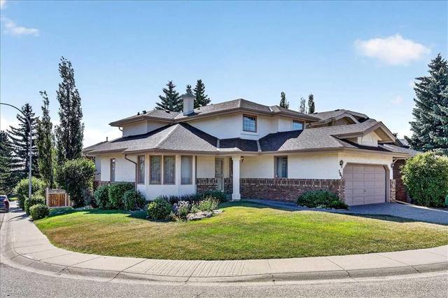 105 Christie Knoll Heights SW Calgary, AB T3H 2V2