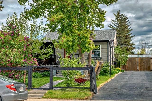 1834 42 Street SE Calgary, AB T2B 1B5