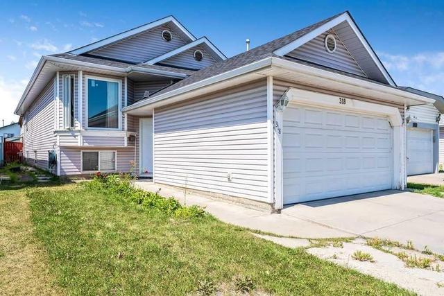 318 Applewood Drive SE Calgary, AB T2A 7V5