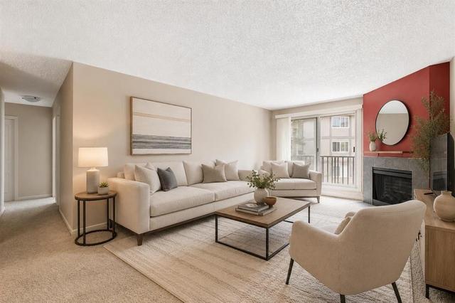 522-6400 Coach Hill Road SW Calgary, AB T3H 1B8
