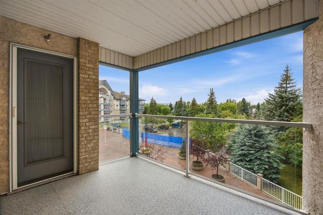 306-7239 Sierra Morena Boulevard SW Calgary, AB T3H 3L7