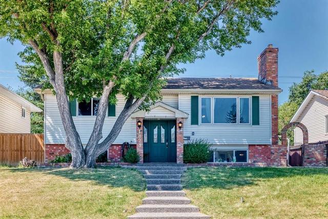 1823 65 Street NE Calgary, AB T1Y 1N5