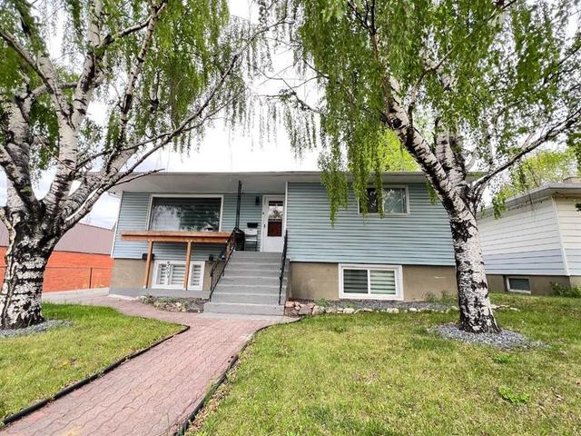 560 Northmount Drive NW Calgary, AB T2K 3J2