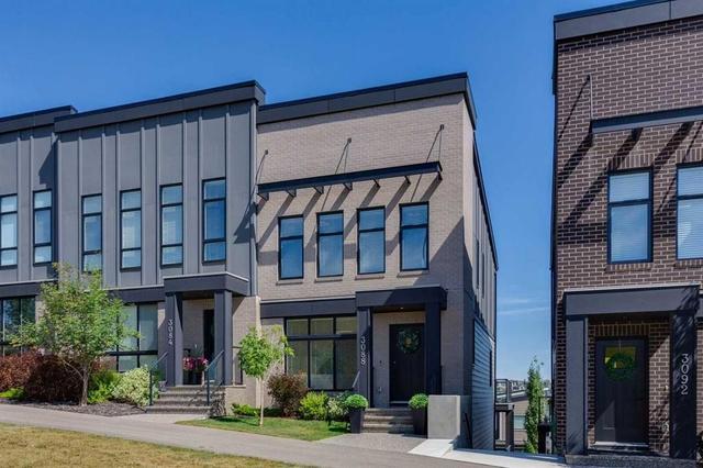 3088 85 Street SW Calgary, AB T3H 6C7