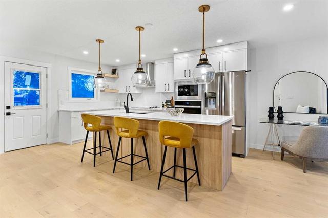 1731 111 Avenue SW Calgary, AB T2W 1R6