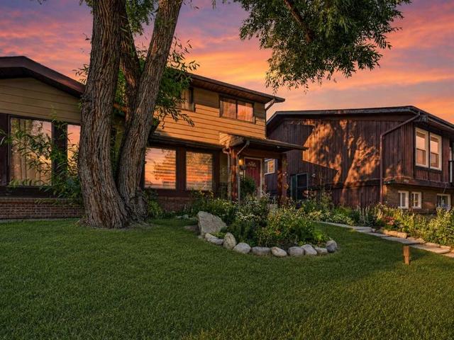 4726 44 Avenue NE Calgary, AB T1Y 3P1