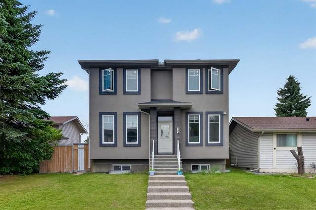 120 Castlegrove Road NE Calgary, AB T3J 1T5
