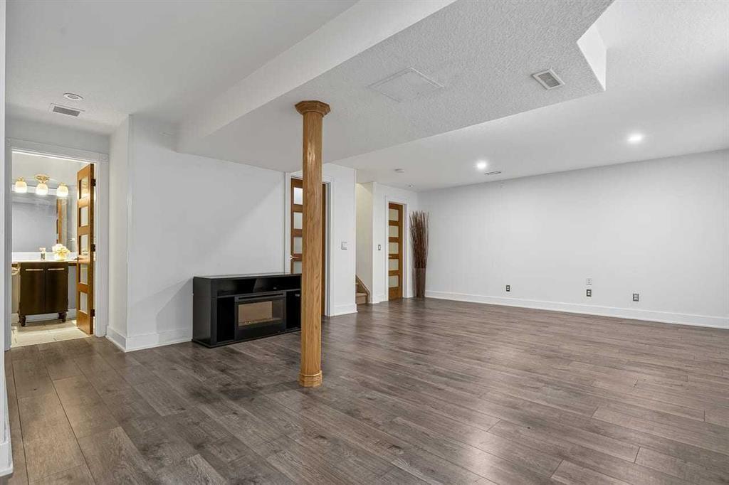 813 Prestwick Circle Se, Calgary, AB - Indoor