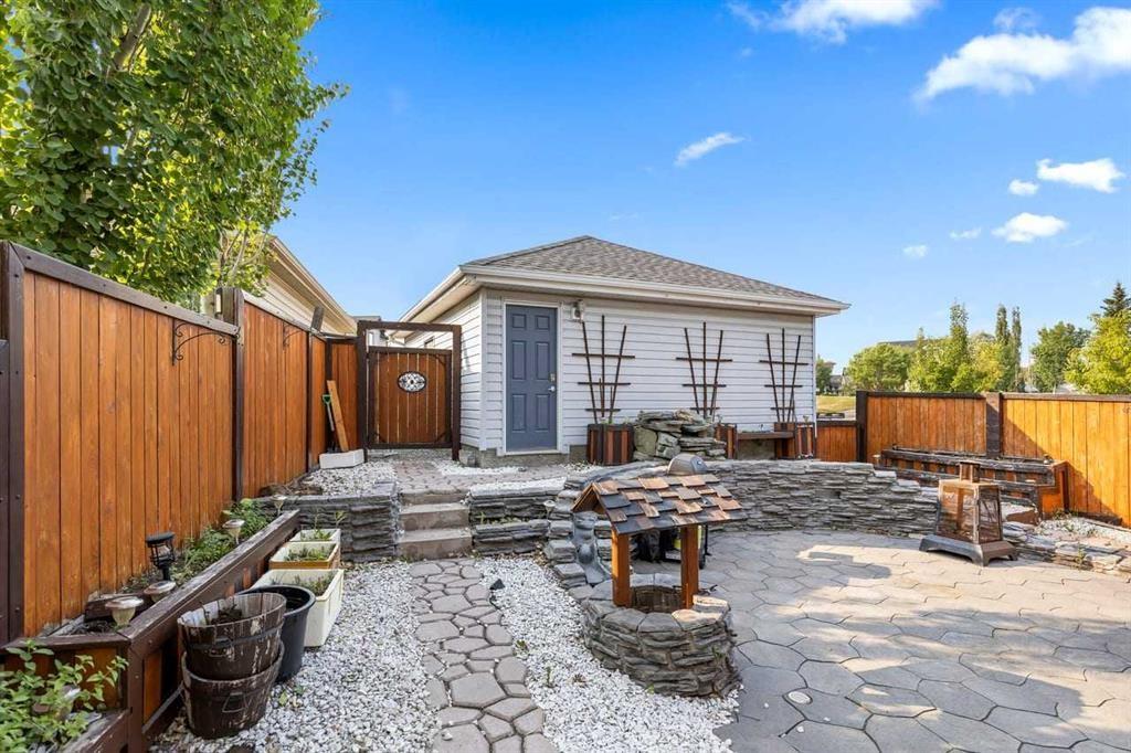 813 Prestwick Circle Se, Calgary, AB - Outdoor