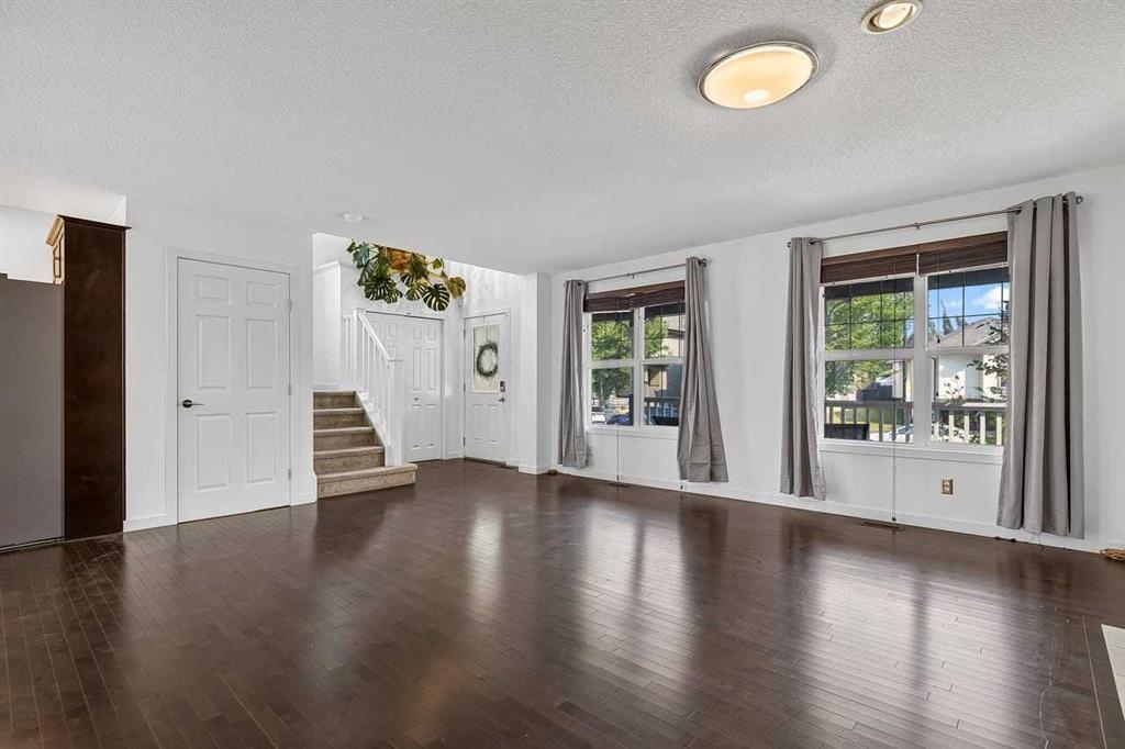 813 Prestwick Circle Se, Calgary, AB - Indoor