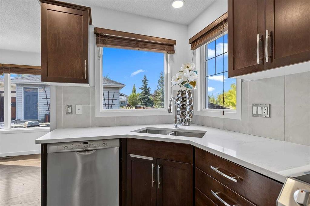 813 Prestwick Circle Se, Calgary, AB - Indoor Photo Showing Kitchen With Double Sink