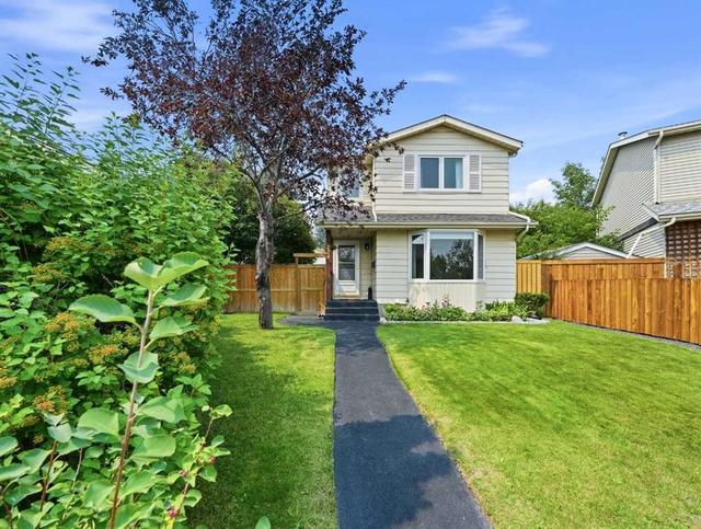 224 Erin Dale Place SE Calgary, AB T2B 2R7