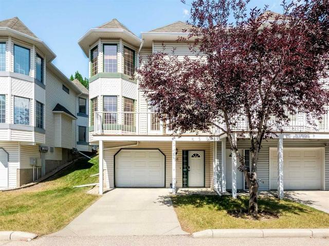 81 Prominence View SW Calgary, AB T3H 3M8