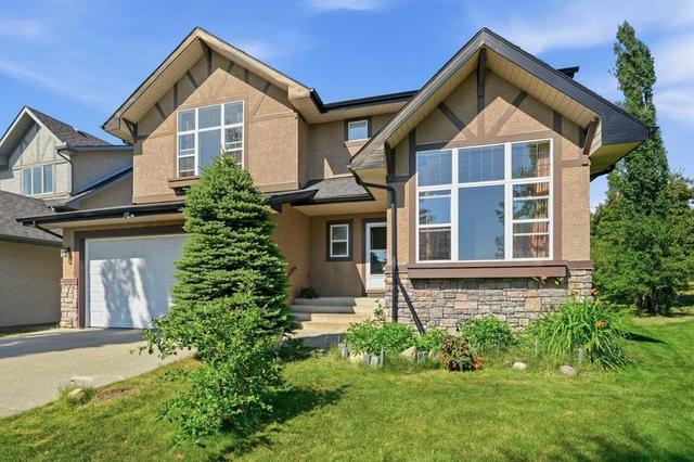 242 Tusslewood Grove NW Calgary, AB T3L 2Y4