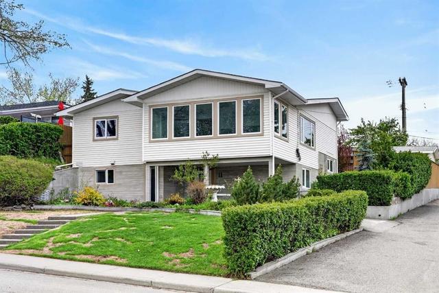 11 Selkirk Drive SW Calgary, AB T2W 0M3