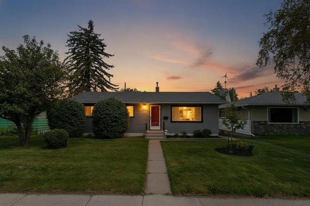 2614 44 Street SE Calgary, AB T2B 1J6