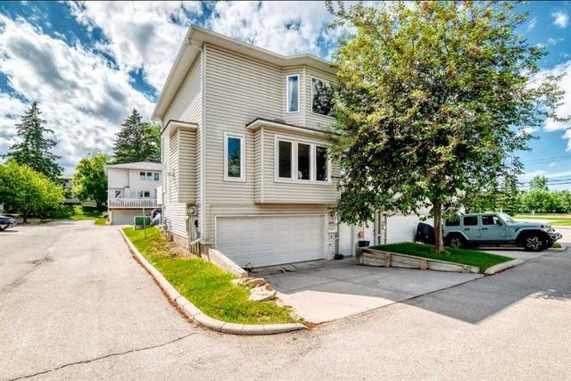 672 Killarney Glen Court SW Calgary, AB T3E 7H4