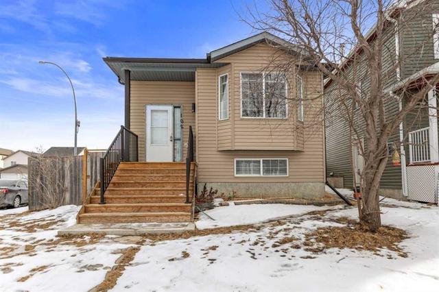 102 Martin Crossing Grove NE Calgary, AB T3J 3M5