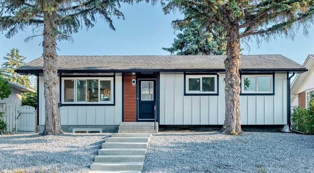 808 Avonlea Place SE Calgary, AB T2H 1W3