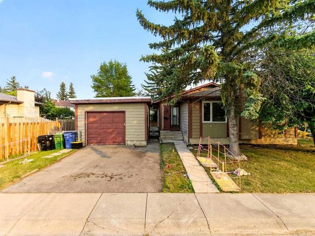 207 Deer Ridge Way SE Calgary, AB T2J 5Y8