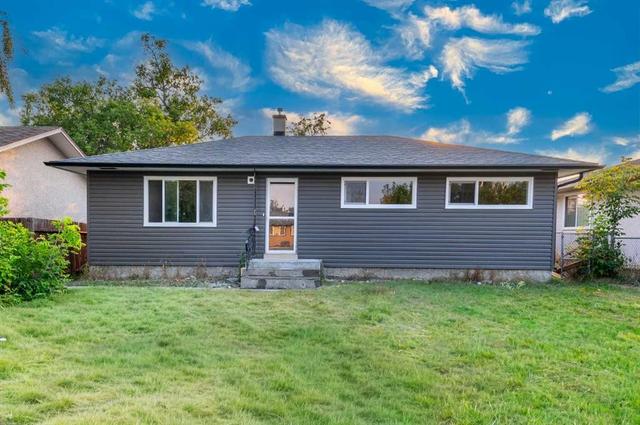 2231 40 Street SE Calgary, AB T2B 1B8
