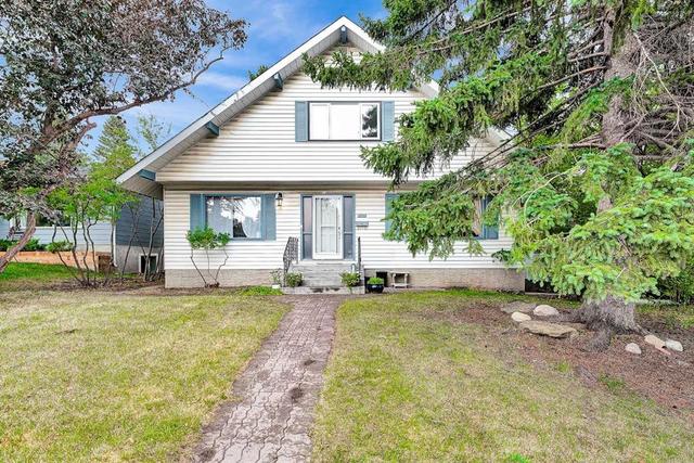 5820 Dalmead Crescent NW Calgary, AB T3A 1E6