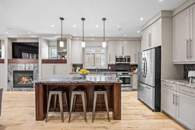 211 32 Avenue NW Calgary, AB T2M 2P8