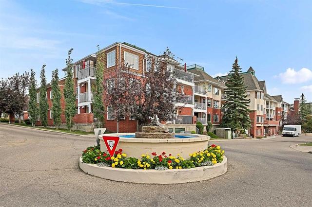 1206 Sienna Park Green SW Calgary, AB T3H 3N7