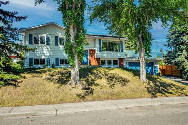 9667 Oakhill Drive SW Calgary, AB T2V 3W6
