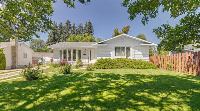 618 Oakhill Place SW Calgary, AB T2V 3X8
