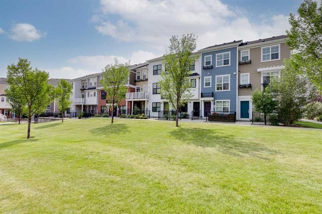 42 Sherwood Row NW Calgary, AB T3R 0X1