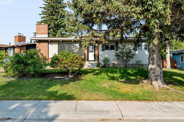 10827 Brae Road SW Calgary, AB T2W 1E2