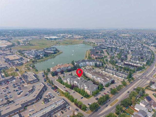 102-17 Country Village Bay NE Calgary, AB T3K 5Z3