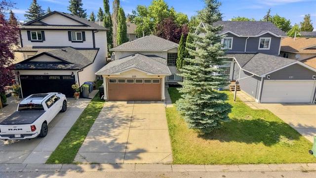 225 Harvest Glen Place NE Calgary, AB T3K 4J1