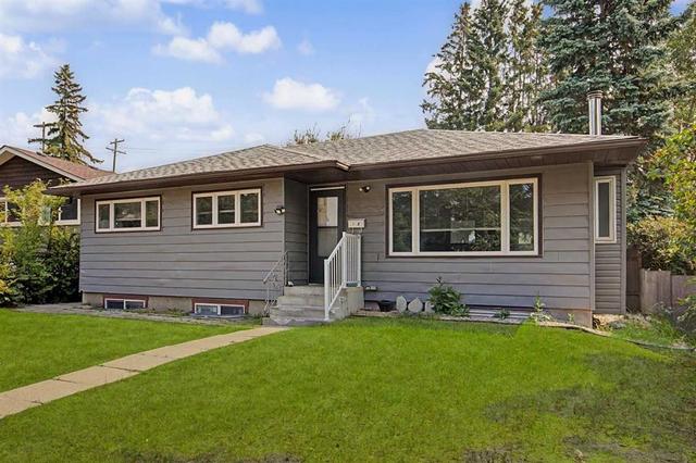18 Collingwood Place NW Calgary, AB T2L 0P9