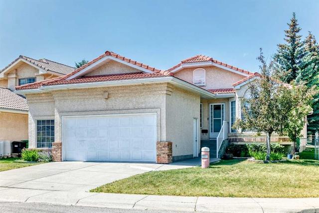 184 Hampshire Circle NW Calgary, AB T3A 4Y3