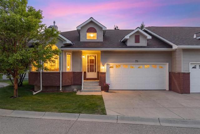 71 Scotia Landing NW Calgary, AB T3L 2K2