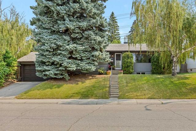 30 Gateway Drive SW Calgary, AB T3E 4J7