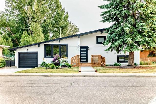 1635 32 Avenue NW Calgary, AB T2L 0K4