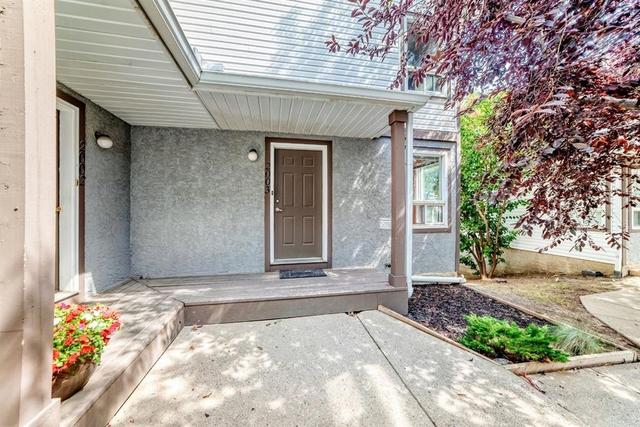 2003 Signal Hill Green SW Calgary, AB T3H 2Y4