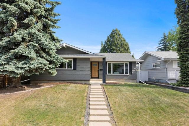 20 Mapleburn Drive SE Calgary, AB T2J 1Y4