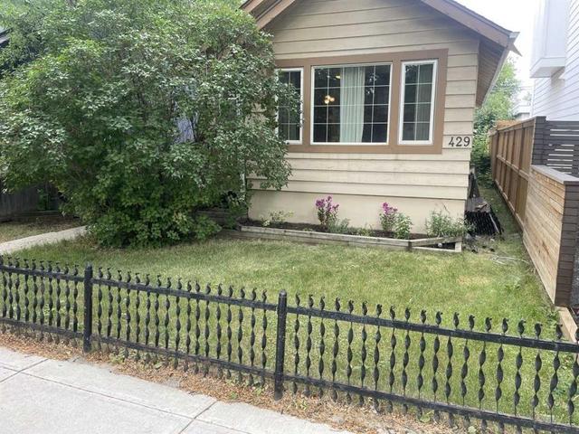 429 10 Street NE Calgary, AB T2E 4M2