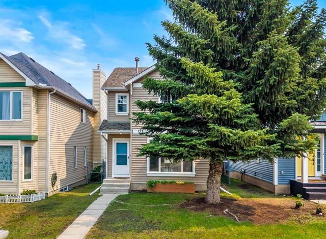 91 Hidden Crescent NW Calgary, AB T3A 5L4