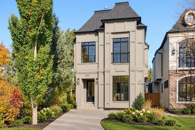 1612 49 Avenue SW Calgary, AB T2T 2T7