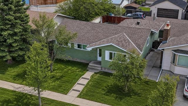 5835 28 Avenue NE Calgary, AB T1Y 2E4